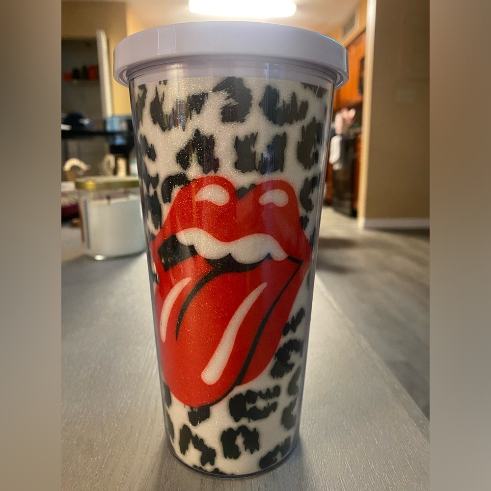 Leopard Print Tumbler with Red Lips Design - Picture 2 of 6